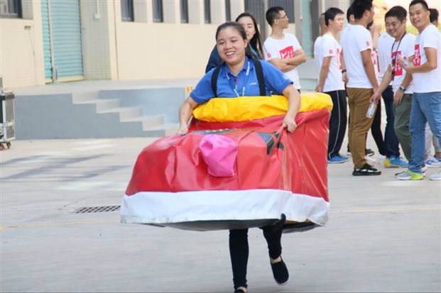 看我多了一只“欢乐的大脚”，瞬间脚底生风！